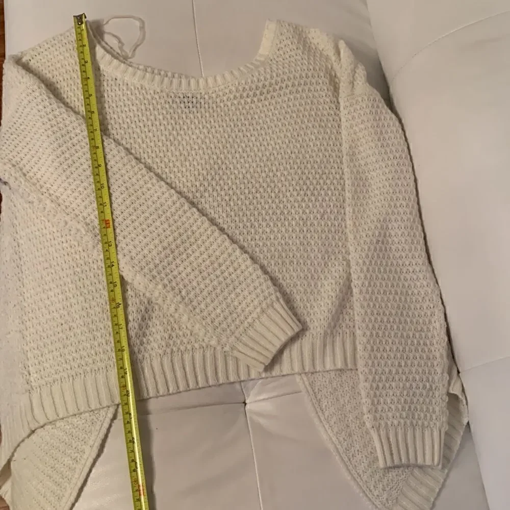 Full Tilt Long Sleeve Assimetrical Back Sweater Size L